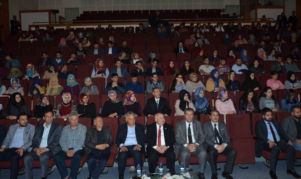 "Küresel Ve Bölgesel Değişimlerin Eşiğinde Türkiye’de Yönetim Sistemi Değişikliği" Konulu Konferans Düzenlendi