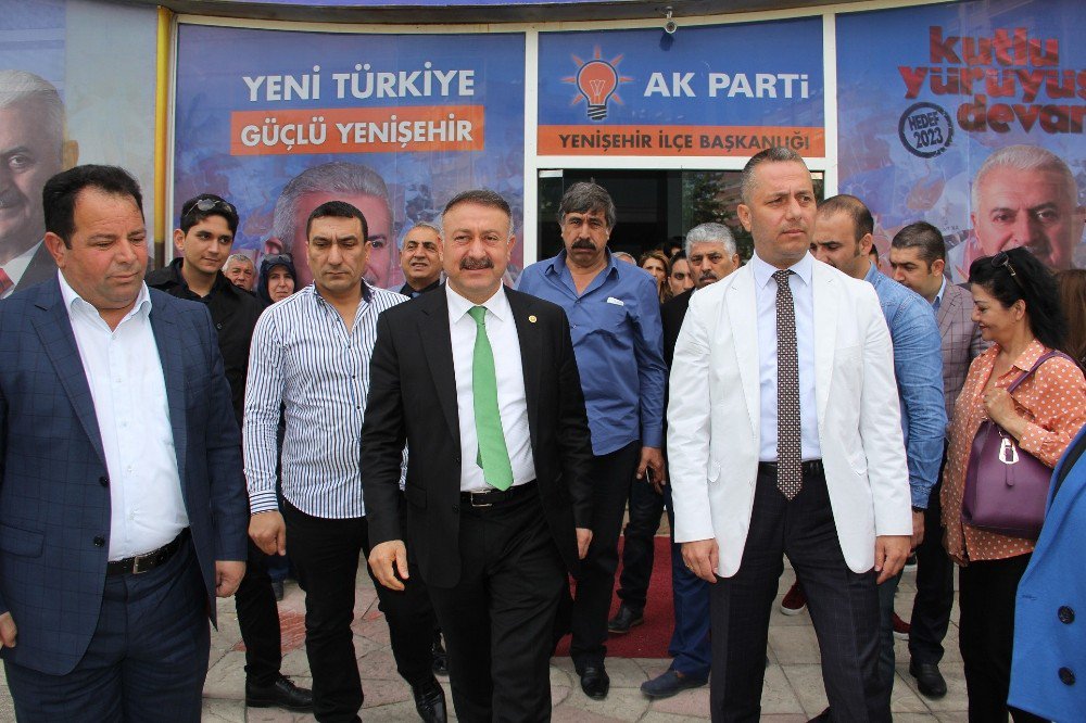 Ak Parti’lilere Taşlı Saldırıda Bir Kişi Gözaltına Alındı