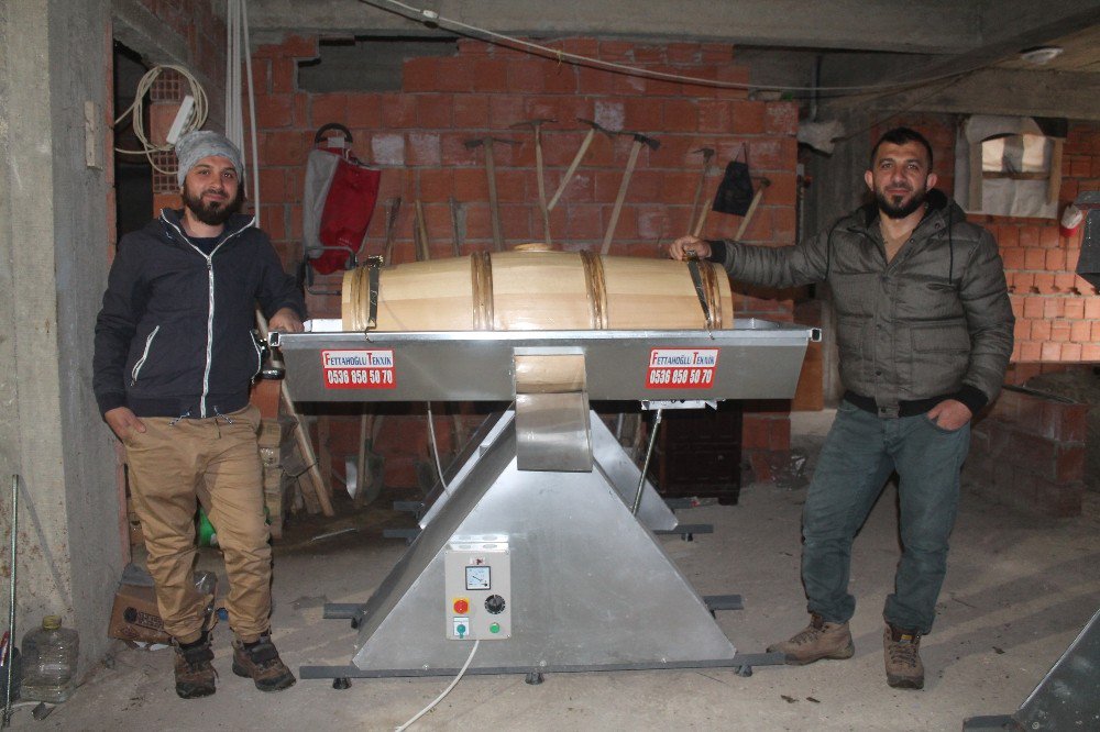 Amcası Eziyet Çekmesin Diye Makine Ürettiler, Şimdi Seri Üretime Geçtiler