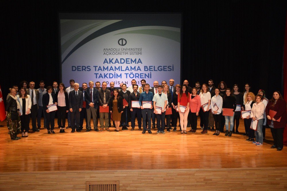 Akadema Ders Tamamlama Belgesi Takdim Töreni Gerçekleştirildi