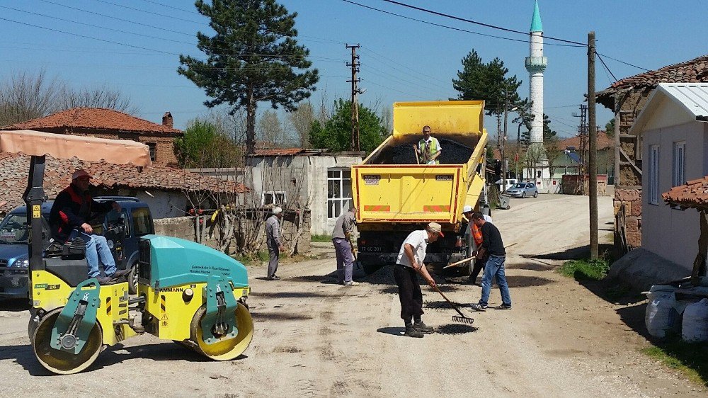 Çan’da Köy Yoılları Onarılıyor