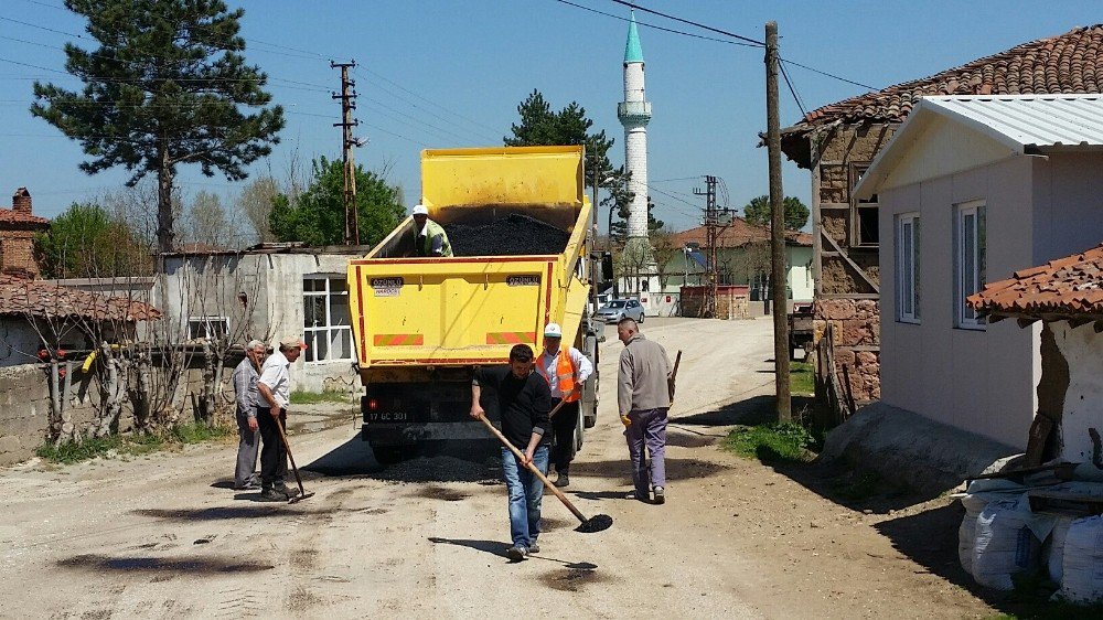 Çan’da Köy Yoılları Onarılıyor