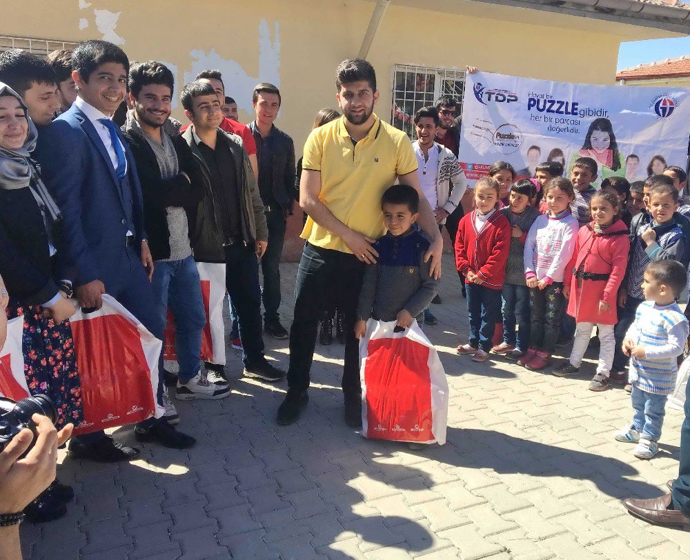 Gaün’lü Öğrencilerden Köy Okullarına Yardım