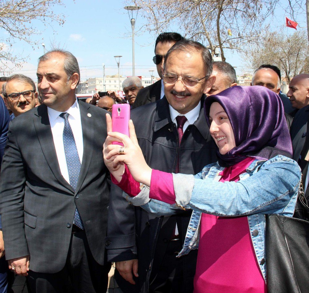 Bakan Özhaseki Kayseri’de Esnafı Gezdi, Pastırma Kesti