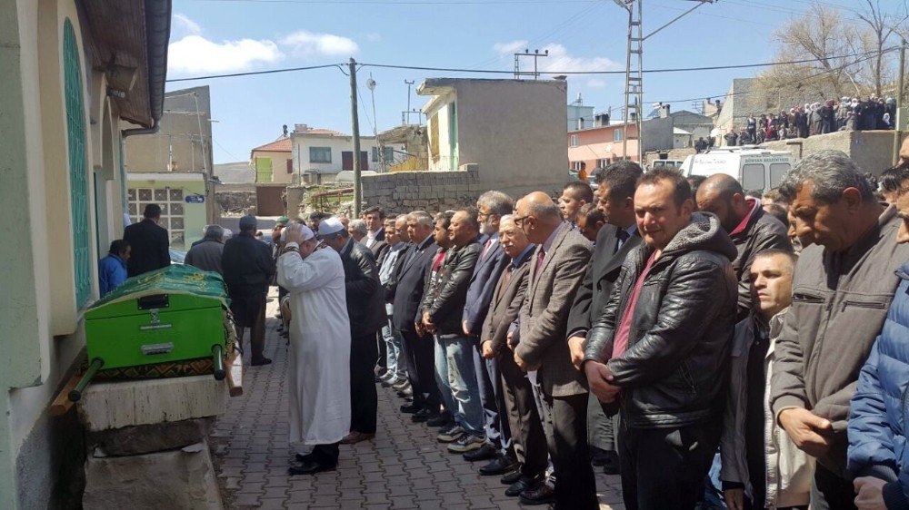 Kayseri’deki Kazada Ölen Öğrenci Son Yolculuğuna Uğurlandı