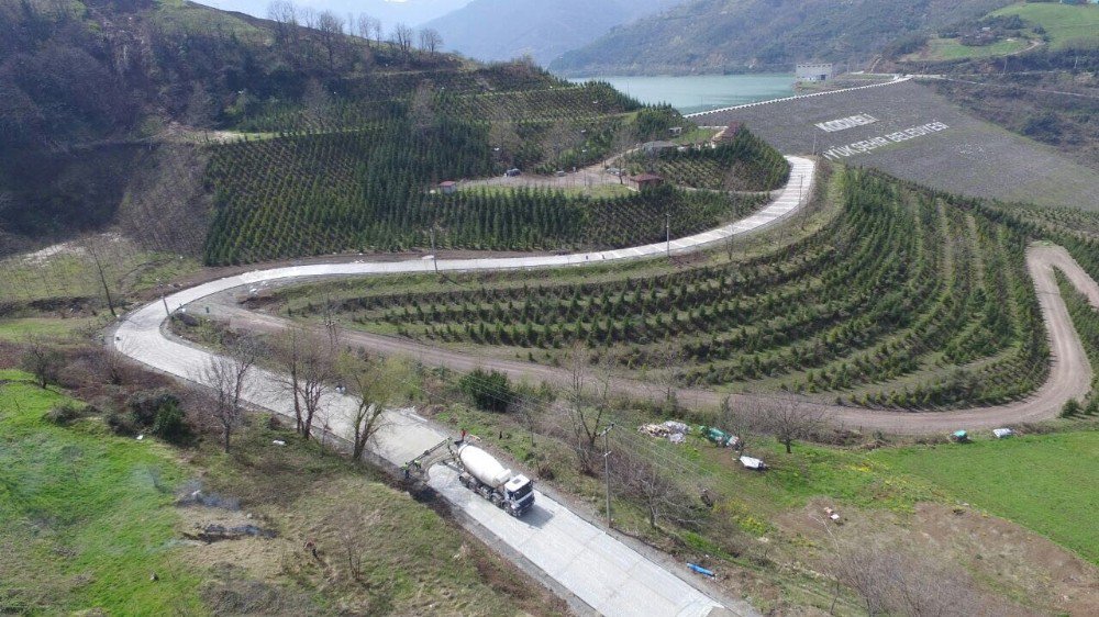 Köylere Güvenli Ve Sağlam Beton Yollar Yapılıyor