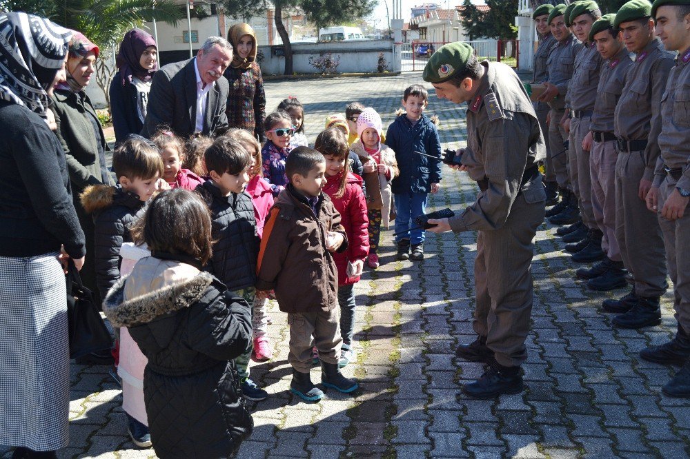 Minik Öğrenciler Jandarmanın Misafiri Oldu