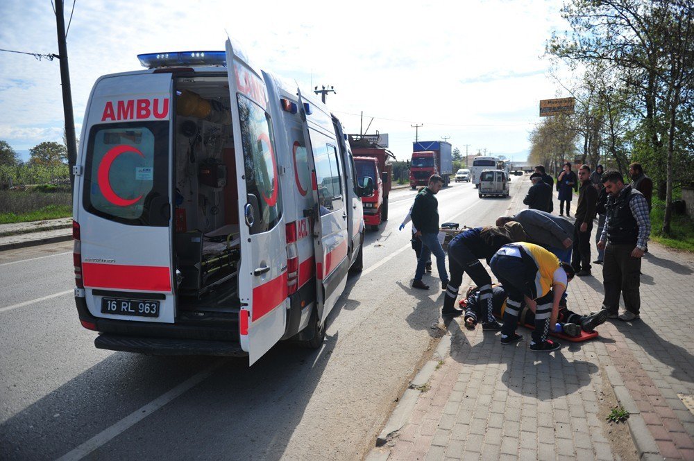 Motosiklet Kamyonla Çarpıştı: 1 Yaralı