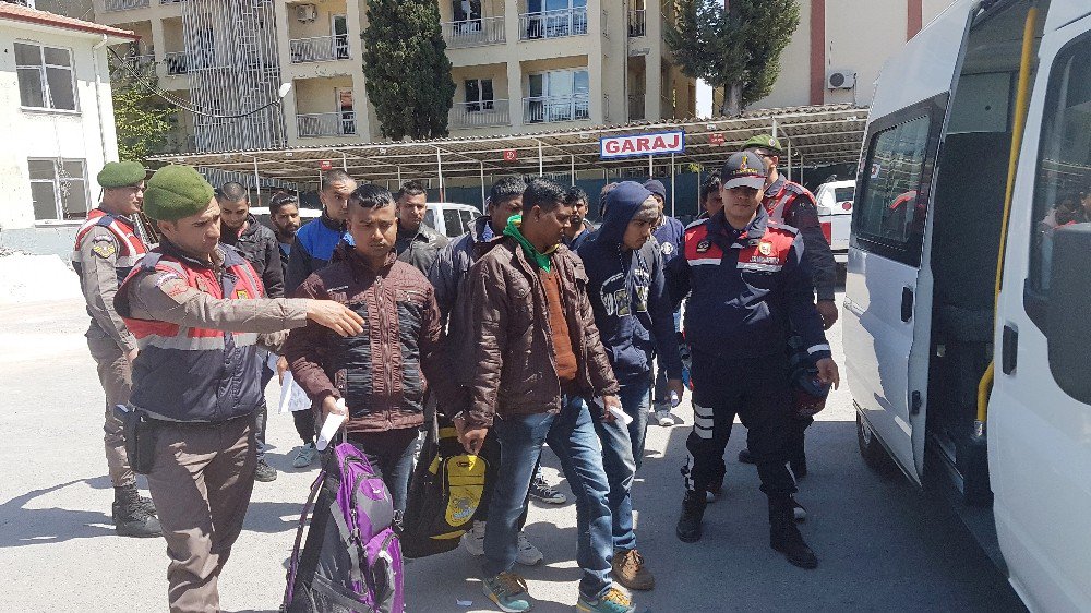 Kıbrıs’tan Türkiye’ye Gelen 14 Mülteci Yakalandı