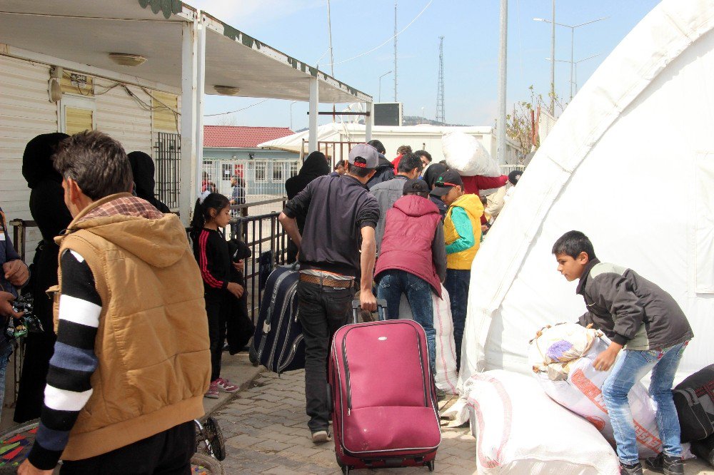 Suriyelilerin Güvenliğin Sağlandığı Bölgelere Dönüşü Sürüyor