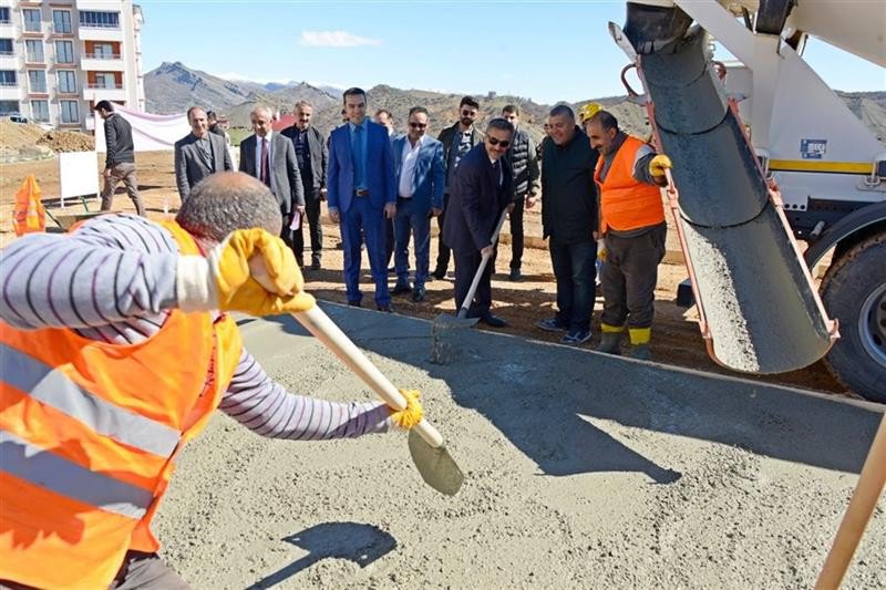 Munzur Çayı Kıyısı Düzenleniyor