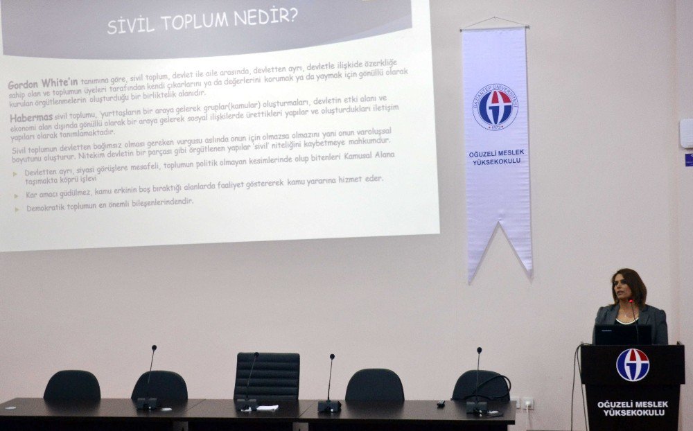 Petekbaşı Gaün Öğrencilerine Sivil Toplum Gönüllülük Konferansı Verdi