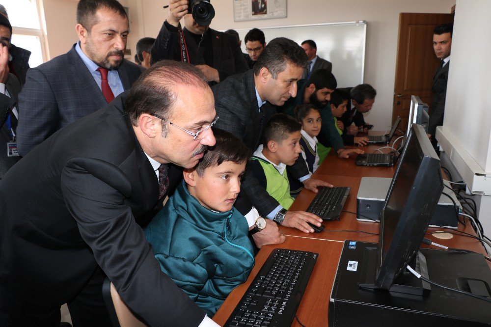 Yozgat’ta Öğrenciler İçin Bilişim Sınıfı Oluşturuldu