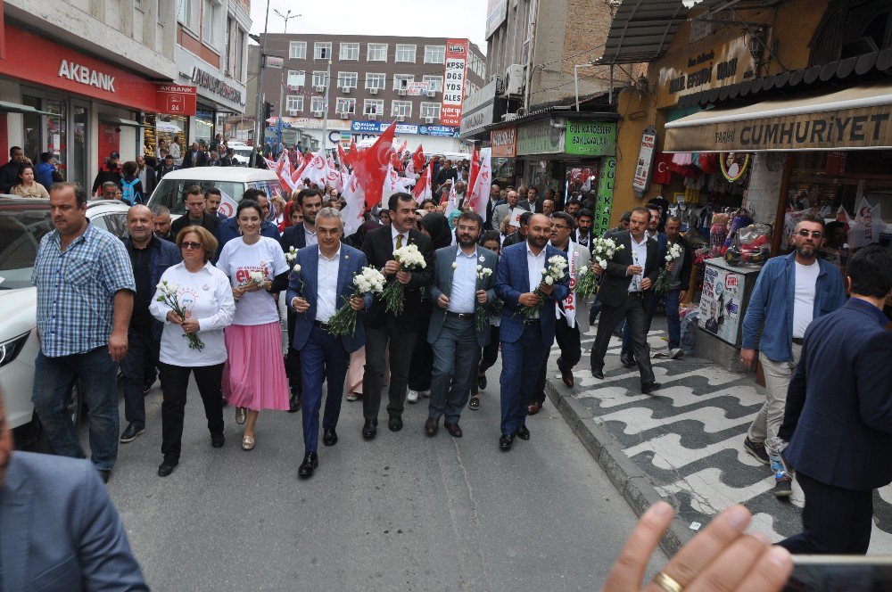 Ak Parti’den Söke’de ‘Türkiye İçin Evet’ Yürüyüşü