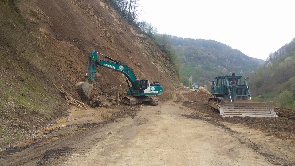 Gümeli’deki Heyelan Sonrası Çalışmalar Devam Ediyor