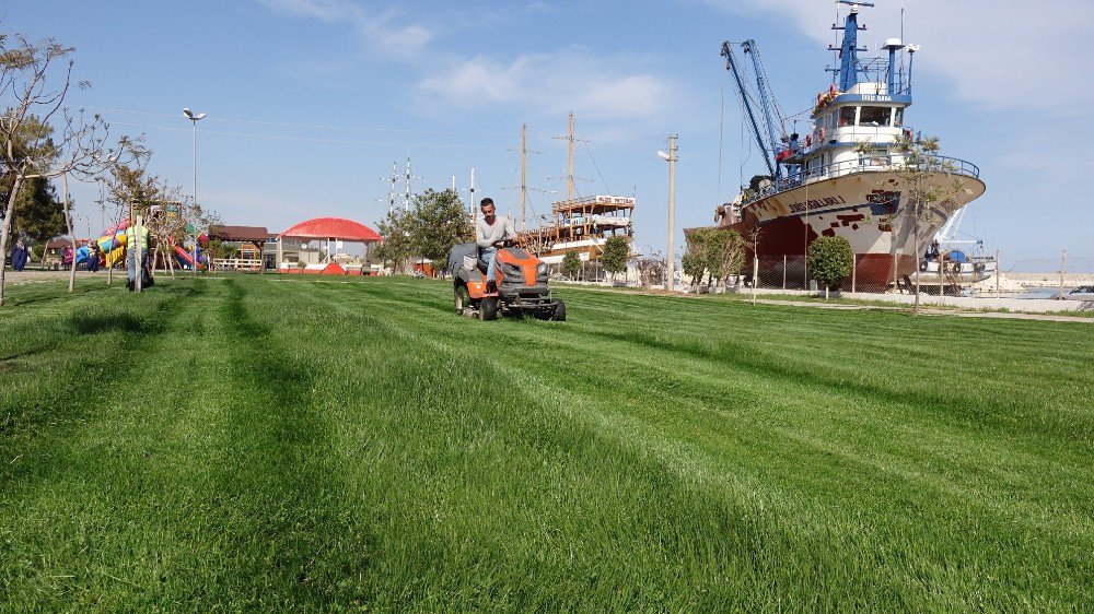 Erdemli Sahil Bandı Parkı Yaza Hazırlanıyor