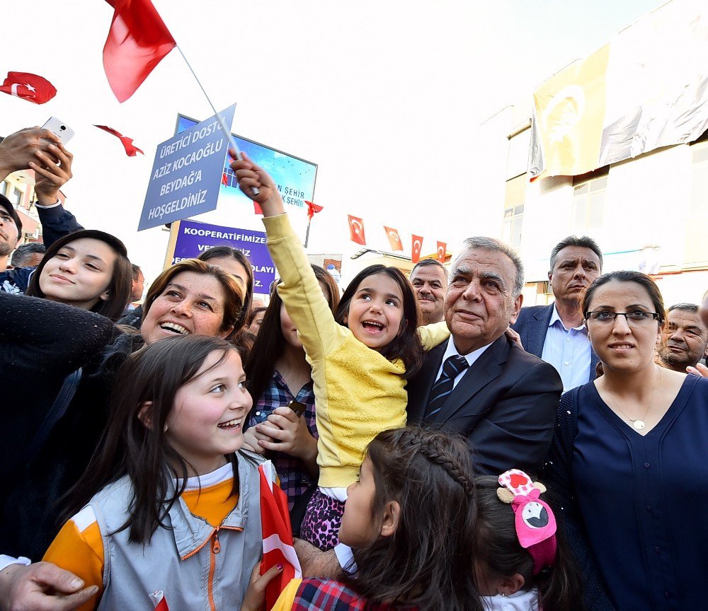 Gençler Otostop Çekti, Başkan Durdu