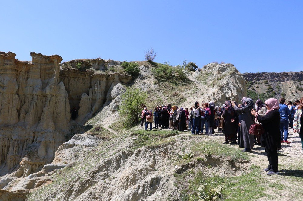 Manisalı Kadınlar Kula’yı Gezdi