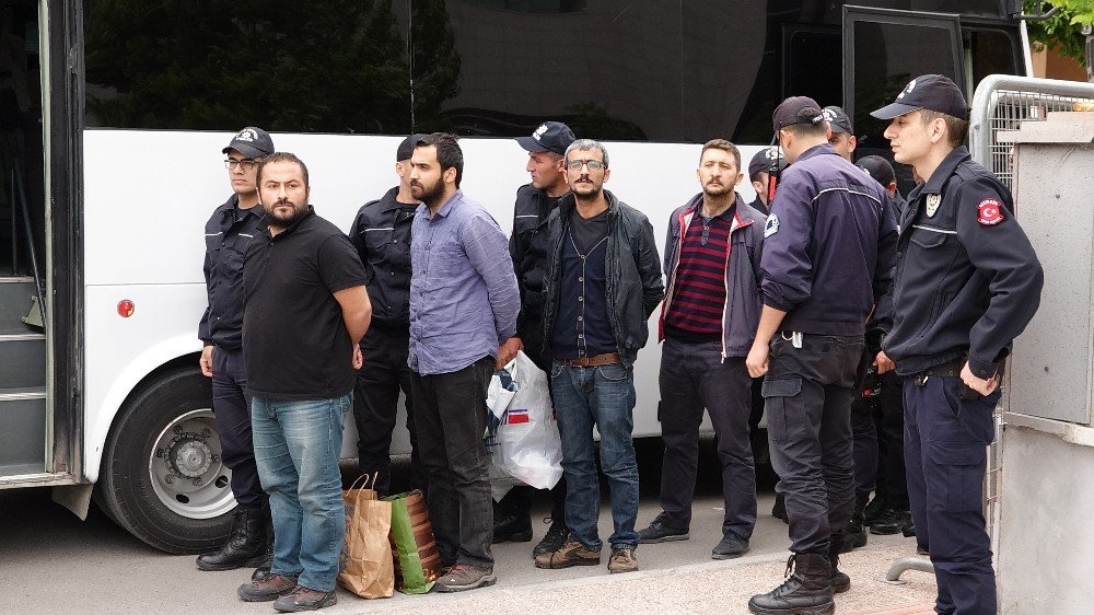 Mersin’de Polise Bombalı Saldırı Olayında Gözaltına Alınan 18 Kişi Adliyeye Sevk Edildi