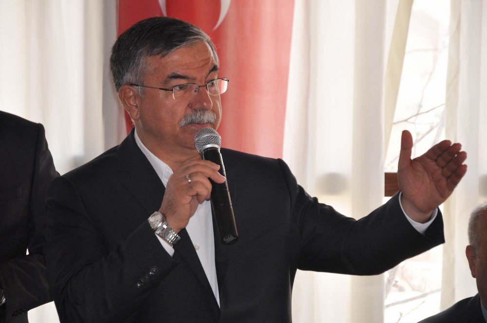 Bakan Yılmaz Referandum Mesaisini Sürdürüyor