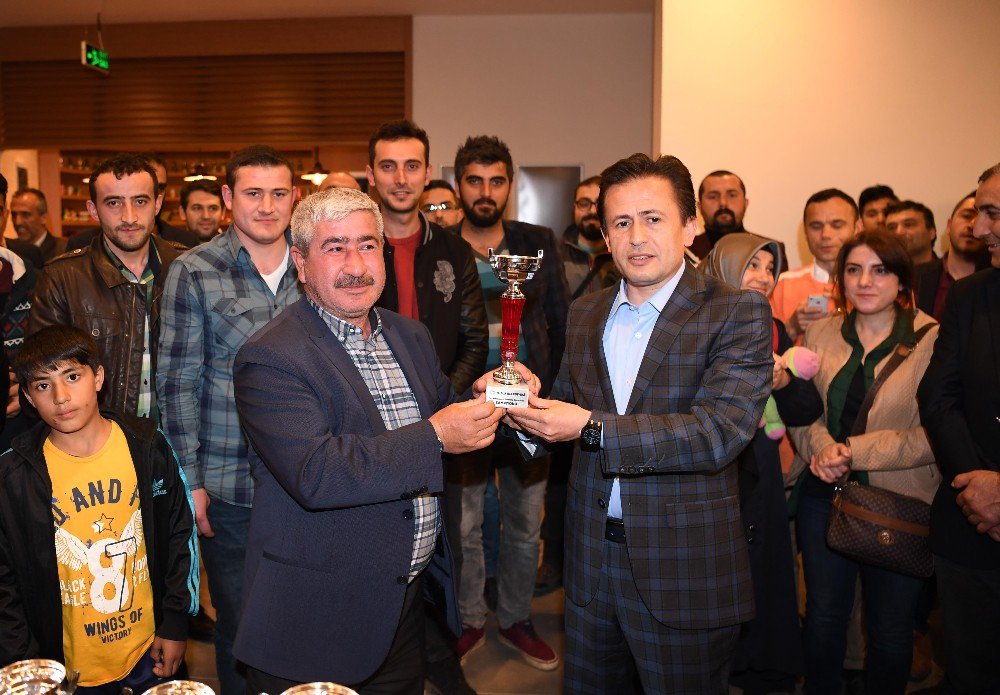 Tuzla’da Eğlencenin Yeni Adresi: Tuzla Belediyesi Buz Pateni Pisti Ve Bowling Salonu