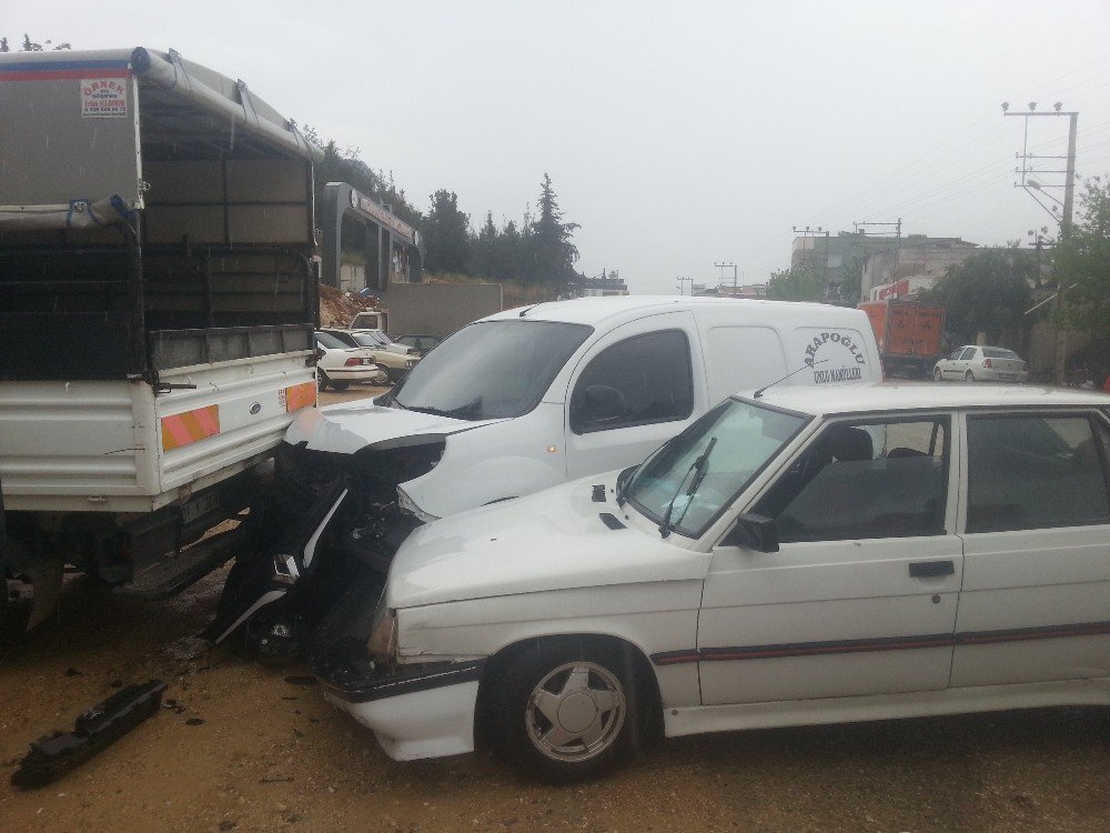 Yağışlı Hava Kazaya Neden Oldu: 2 Yaralı