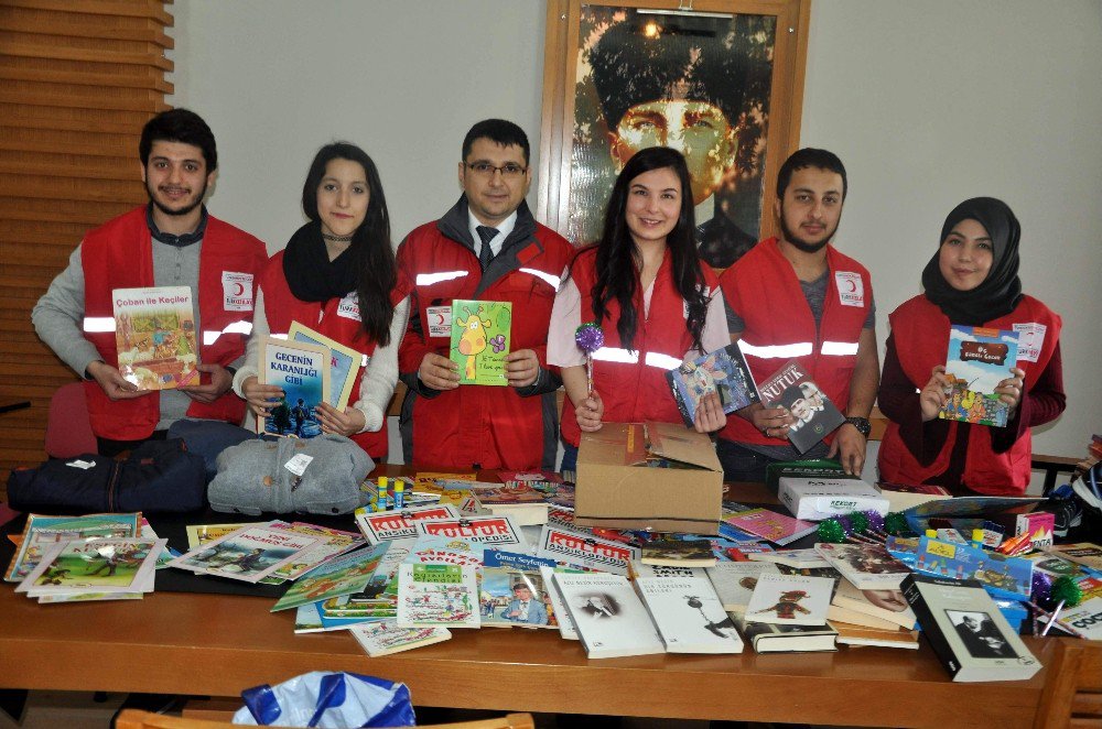 Kızılay Üniversitelilerin Toplandığı Yardımları Köy Okullarına Ulaştıracak