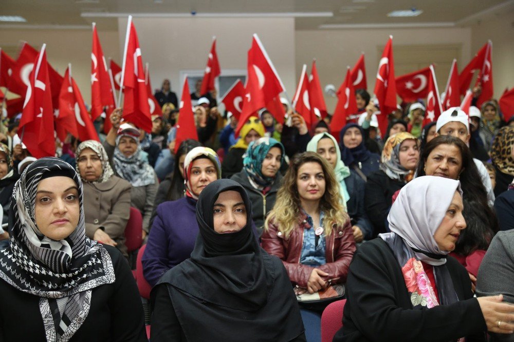 Ayşe Ekinci Kadınlara Eveti Anlattı