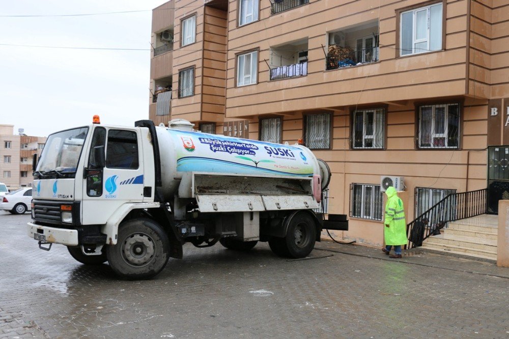 Belediye Ekipleri Su Baskınlarına Anında Müdahale Etti