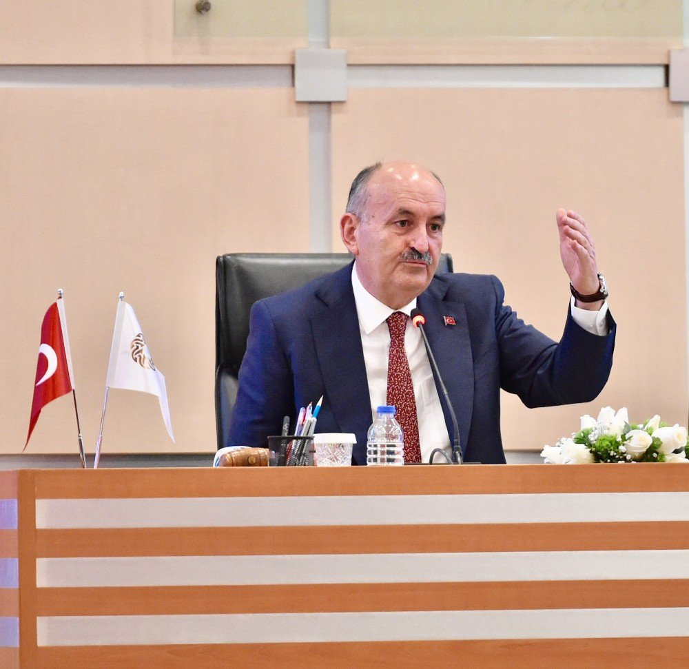 Bakan Müezzinoğlu: “2016’yı Bu Ferasetli Millet Dışında Hiçbir Millet Kaldıramazdı”