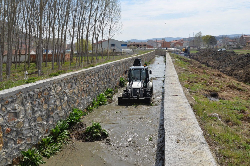 Mezbaha Bölgesinde Kanal Temizliği