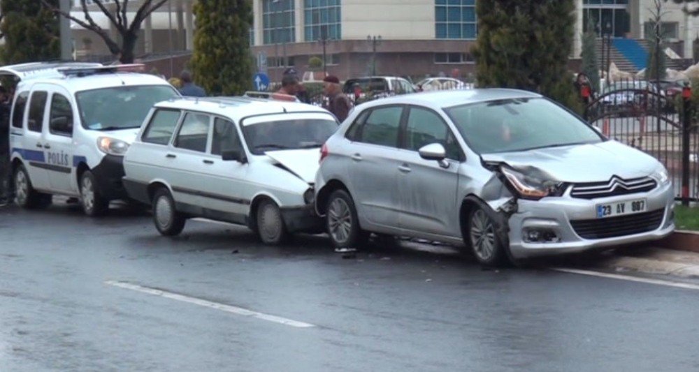 Elazığ’da İki Ayrı Kaza:4 Yaralı