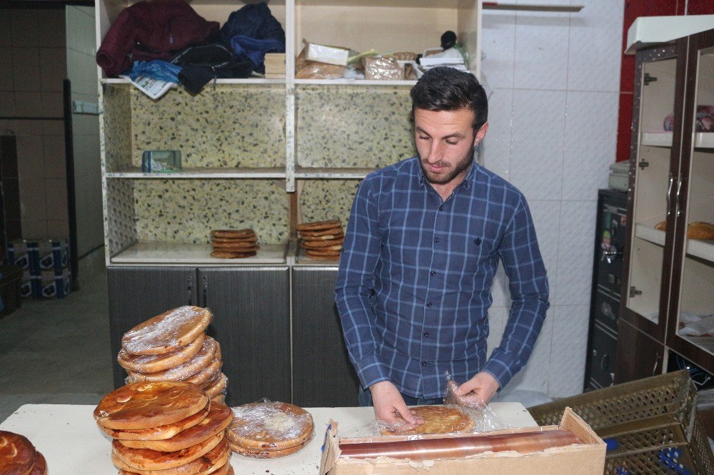 Üniversite Öğrencisi Gündüz Okula Akşam Fırına