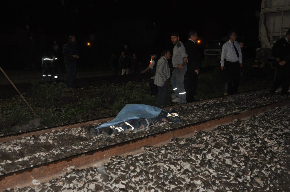 Yük Treni Miksere Çarptı: 1 Ölü