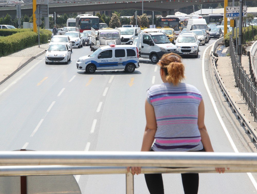 Yaşlı Kadından İntihar Etmek İsteyen Kadına Pes Dedirtecek Sözler