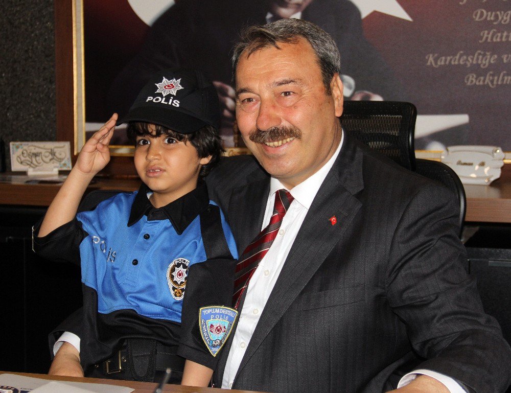 Lösemiyi Polisle Yenen Yağız Polis Oldu