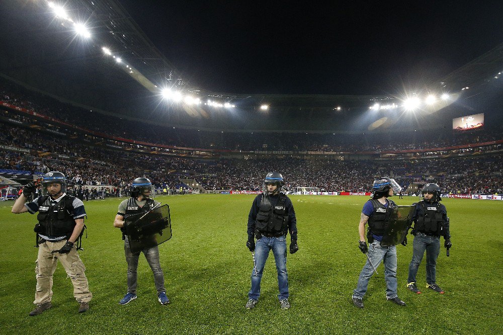 Lyon’da Tribünler Karıştı