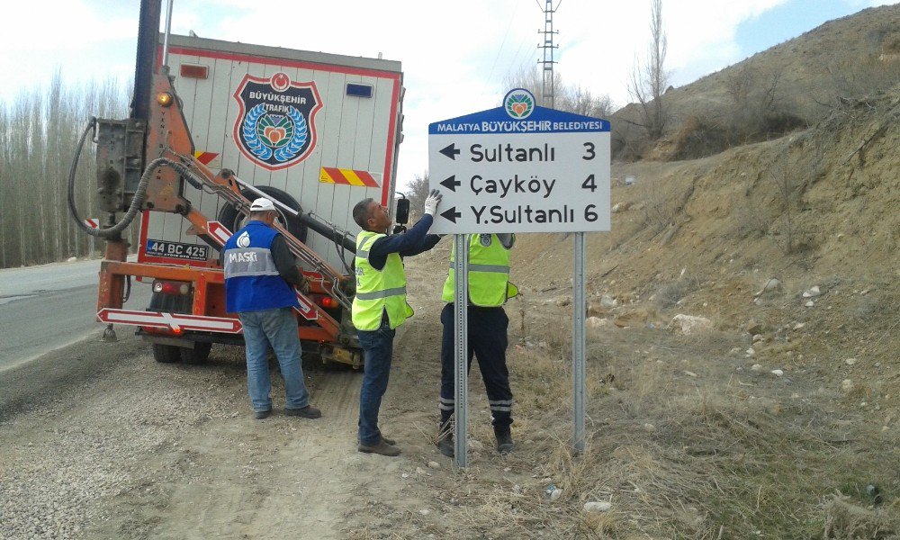 Kuluncak’ta Yön Levhalama Çalışmaları Tamamlandı