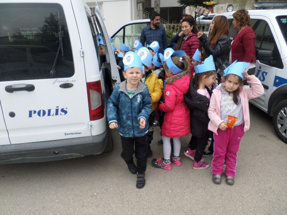 Miniklerden Polis Amcalarına Ziyaret