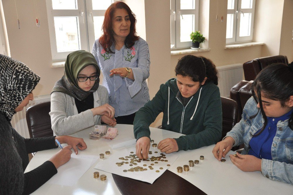 Sadaka Taşı Kültürü Bu Okulda Yaşatılıyor