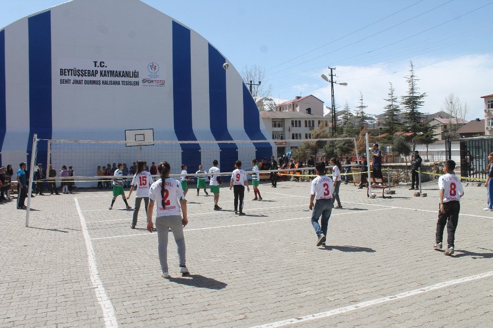 Beytüşşebap’ta Okullar Arası Voleybol Turnuvası Düzenlendi