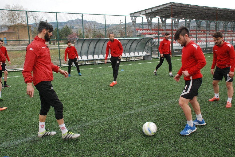 283 Takım Arasında Kırmızı Kart Görmeyen Tek Takım: ’Turhalspor’