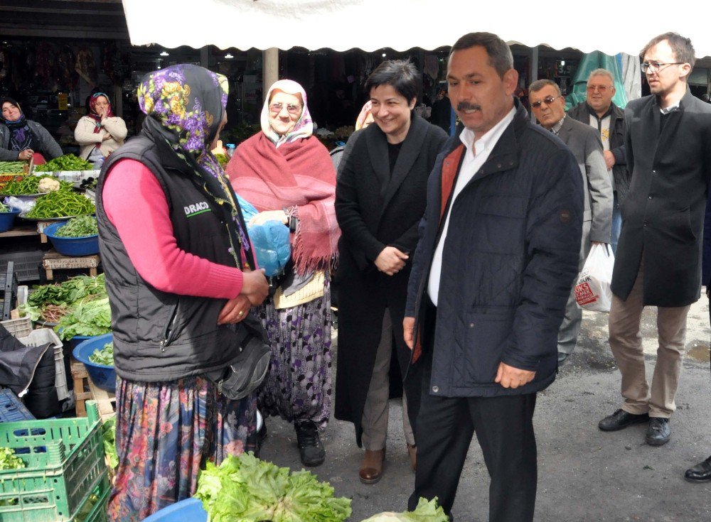 Başkan Uysal, Pazaryerinde ‘Evet’ Turuna Çıktı