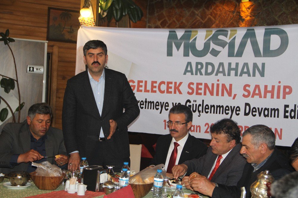 Müsiad Ardahan Şubesi Başkanı Gökdemir, Muhtarlarla Evet İçin Bir Araya Geldi