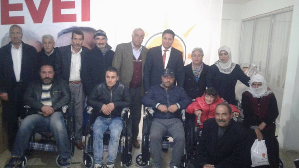 Ak Parti’den Tekerlekli Sandalye Dağıtımı