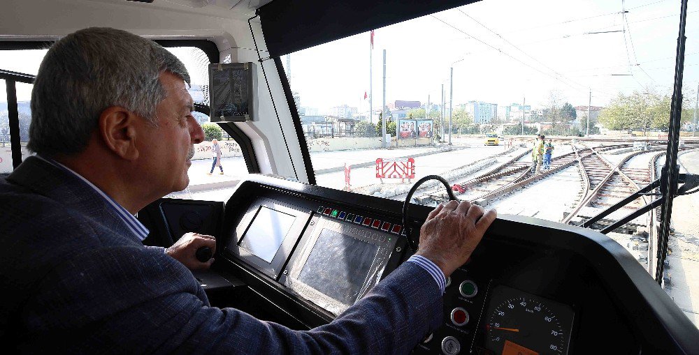 Başkan Karaosmanoğlu, Akçaray Tramvay Hattının Test Sürüşünü Yaptı