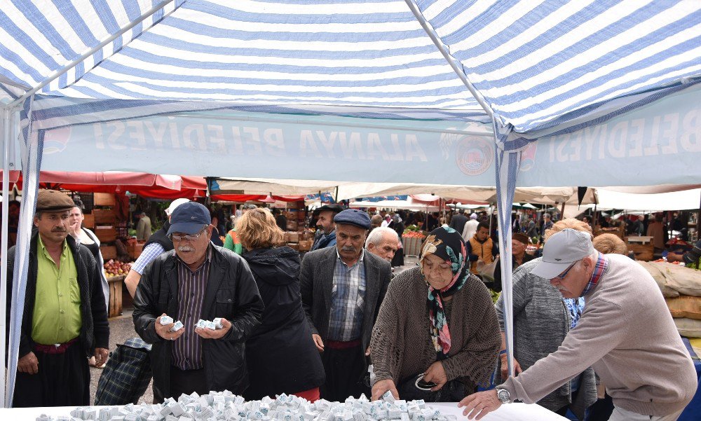 Alanya Belediyesi Lokum Ve Limonata Dağıttı