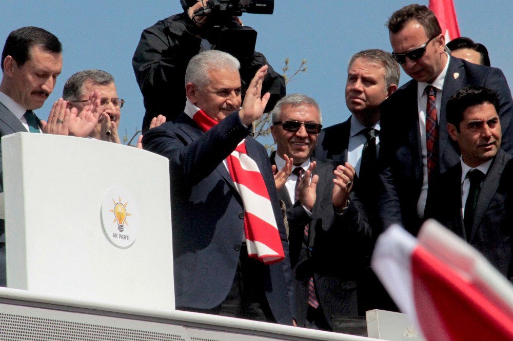 Başbakan Yıldırım’dan Kılıçdaroğlu’na: "Benim Ona Tavsiyem, Aç Şu Değişiklikleri Bir Oku"