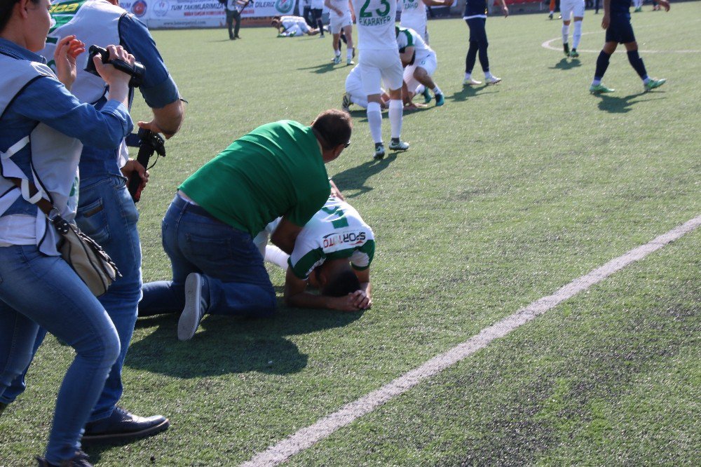 Taraftarlar Ağladı, Futbolcular Yere Yığıldı