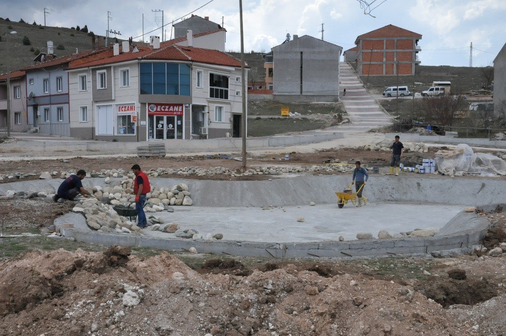 Yediler Parkı’nın Havuzları Bitti, Yürüyüş Yollarına Başlandı